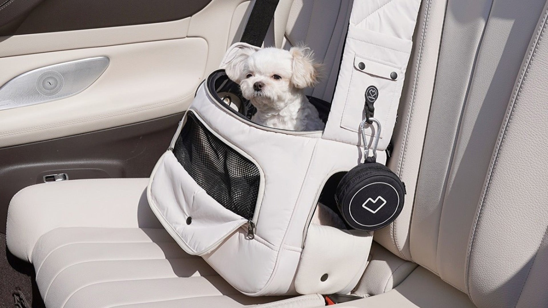 SSOOOK Slingbags, convenient for public transportation and on board